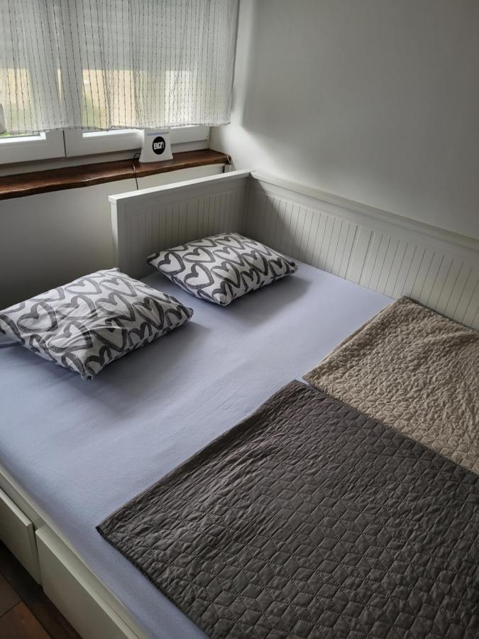 Studio Apartman Tamai Kutina Kültér fotó